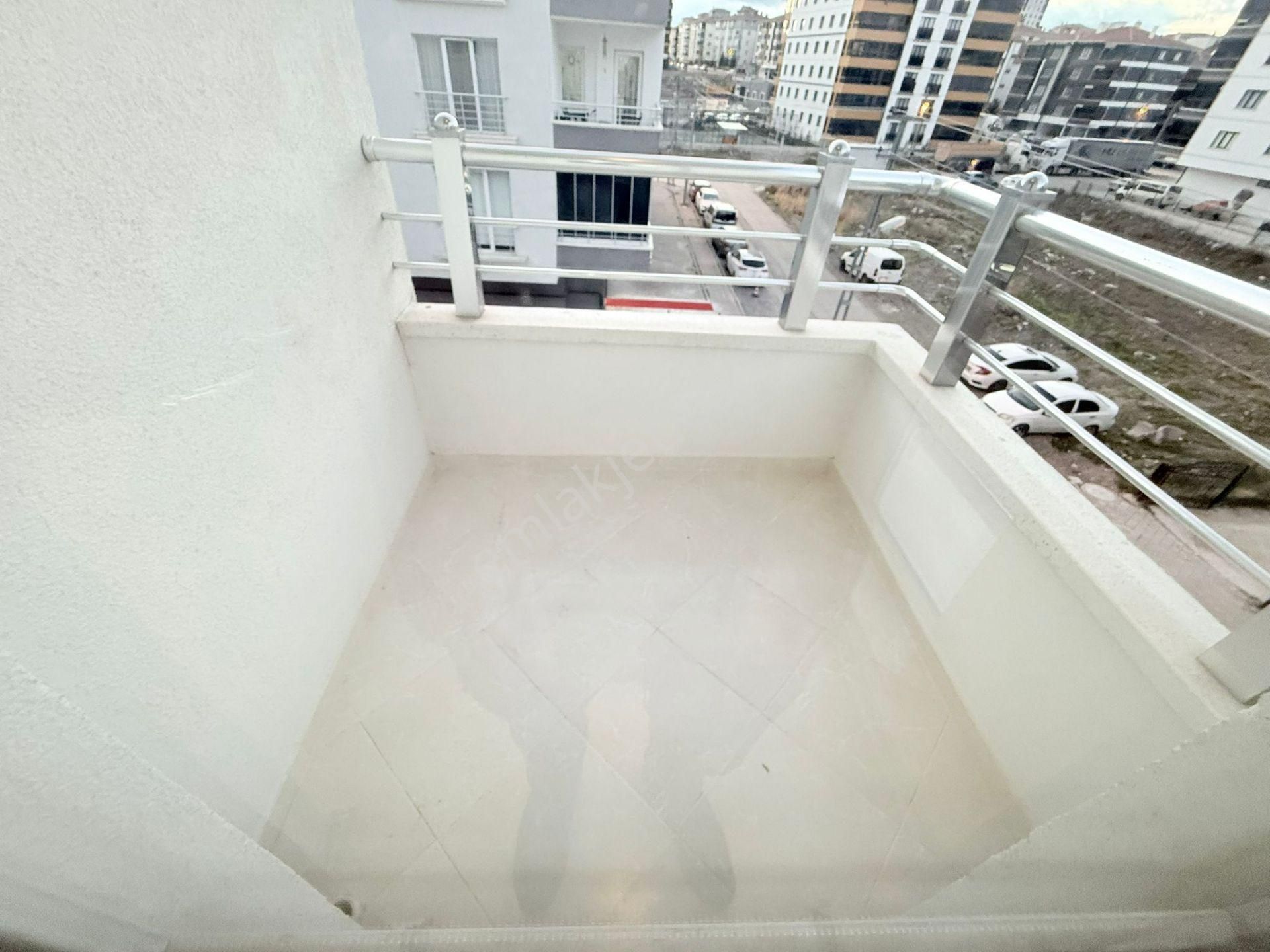 Yıldız'dan Merkezi Konumda Ara Kat Geniş Balkonlu 3+1 Kiralık !! - Görsel 6