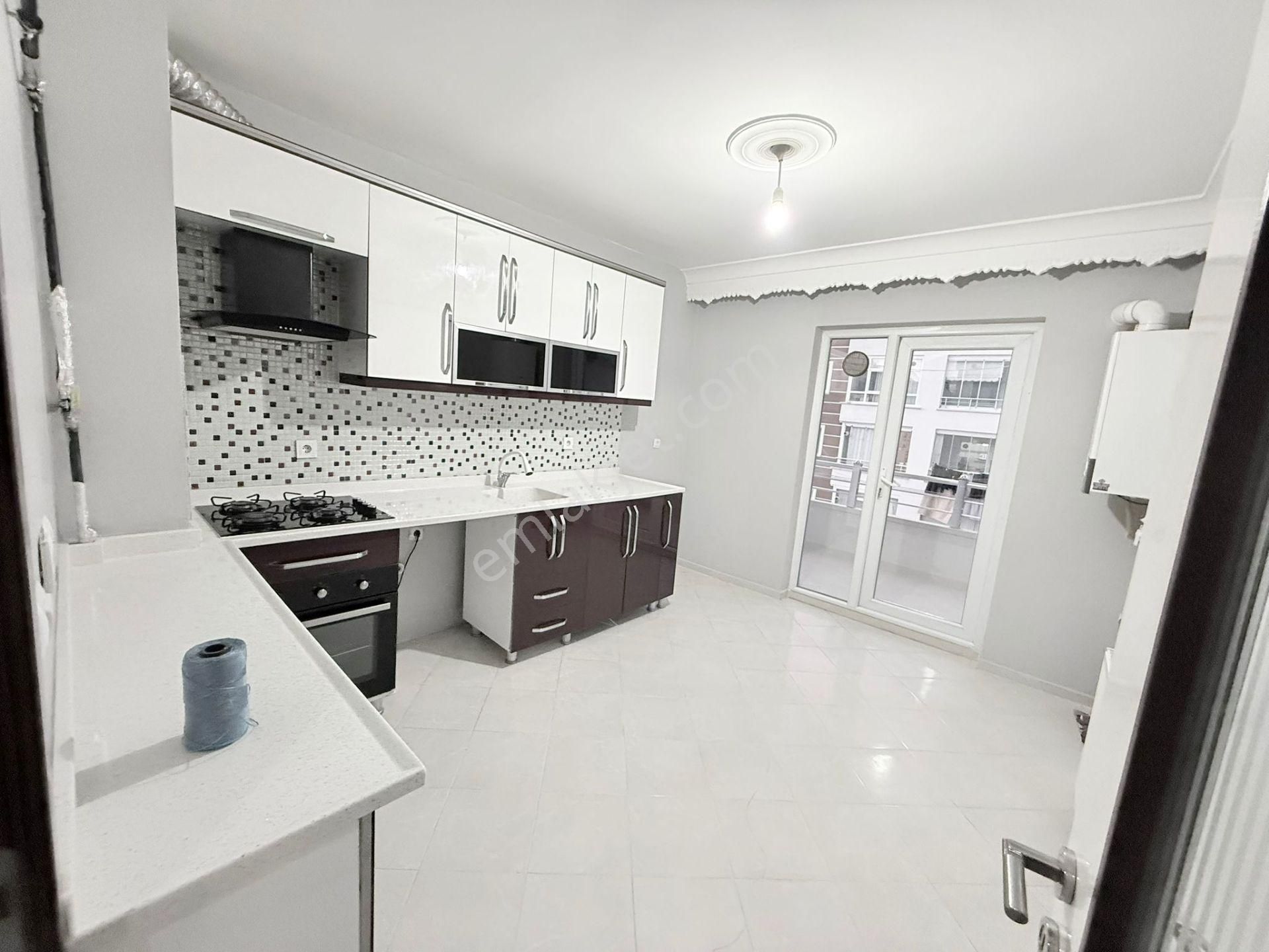 Yıldız'dan Merkezi Konumda Ara Kat Geniş Balkonlu 3+1 Kiralık !! - Görsel 3