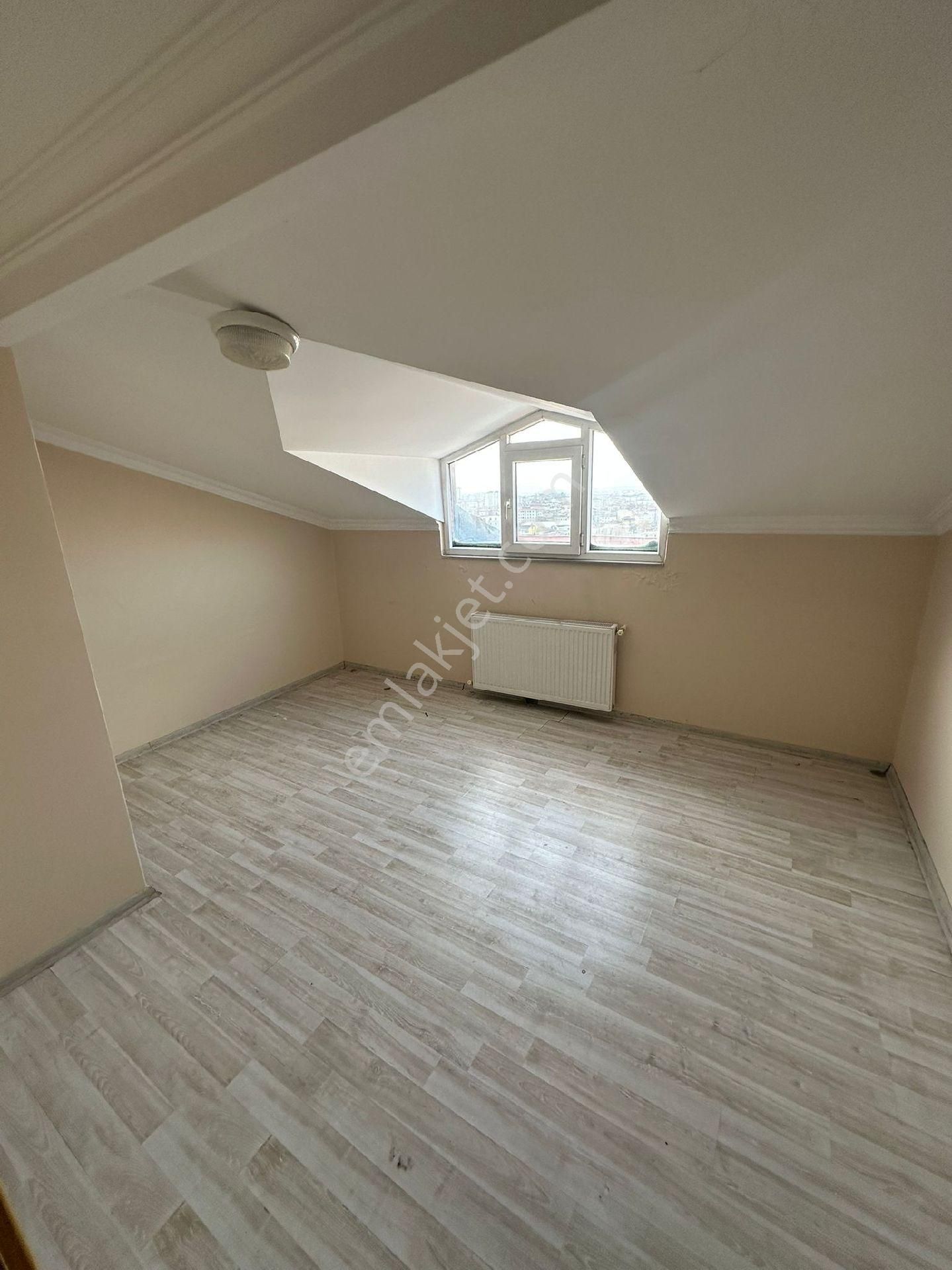 Sancaktepe Yenidoganda Acil Satilik. Catı Katı Daire - Görsel 3