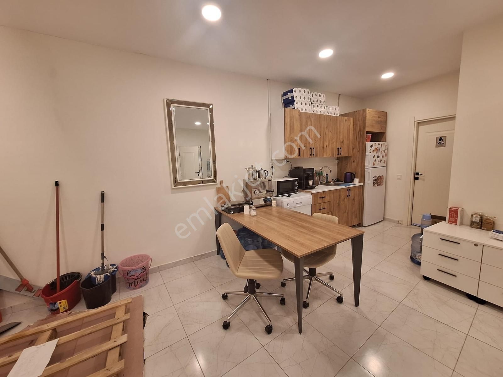 Beylikdüzü Yeni Site Okullar Bölgesinde Cadde De Satılık Dükkan - Görsel 2