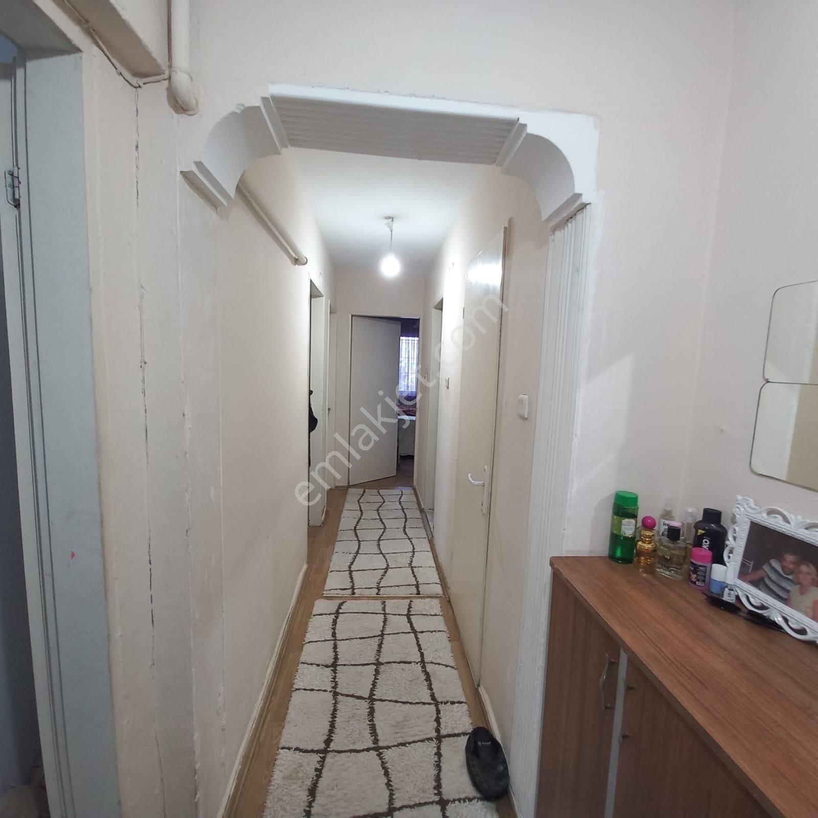 Bornova Evka 4 Mahallesinde Satılık 2+1 Kapalı Mutfak Daire - Görsel 12