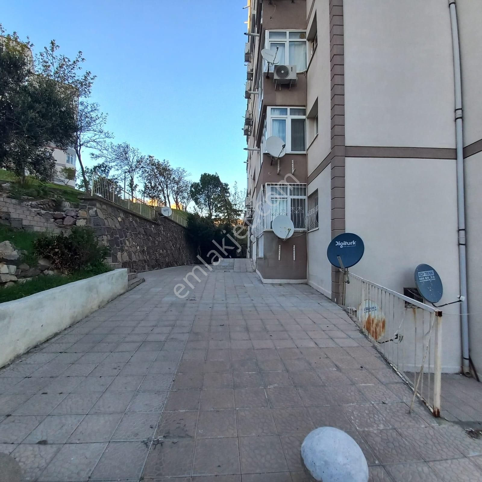 Bornova Evka 4 Mahallesinde Satılık 2+1 Kapalı Mutfak Daire - Görsel 4