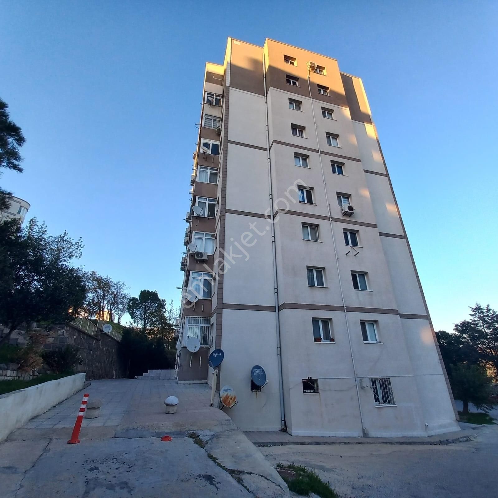 Bornova Evka 4 Mahallesinde Satılık 2+1 Kapalı Mutfak Daire - Görsel 3