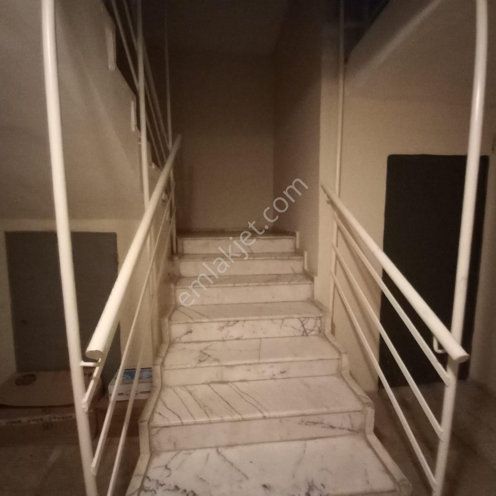 Bornova Evka 4 Mahallesinde Satılık 2+1 Kapalı Mutfak Daire - Görsel 9