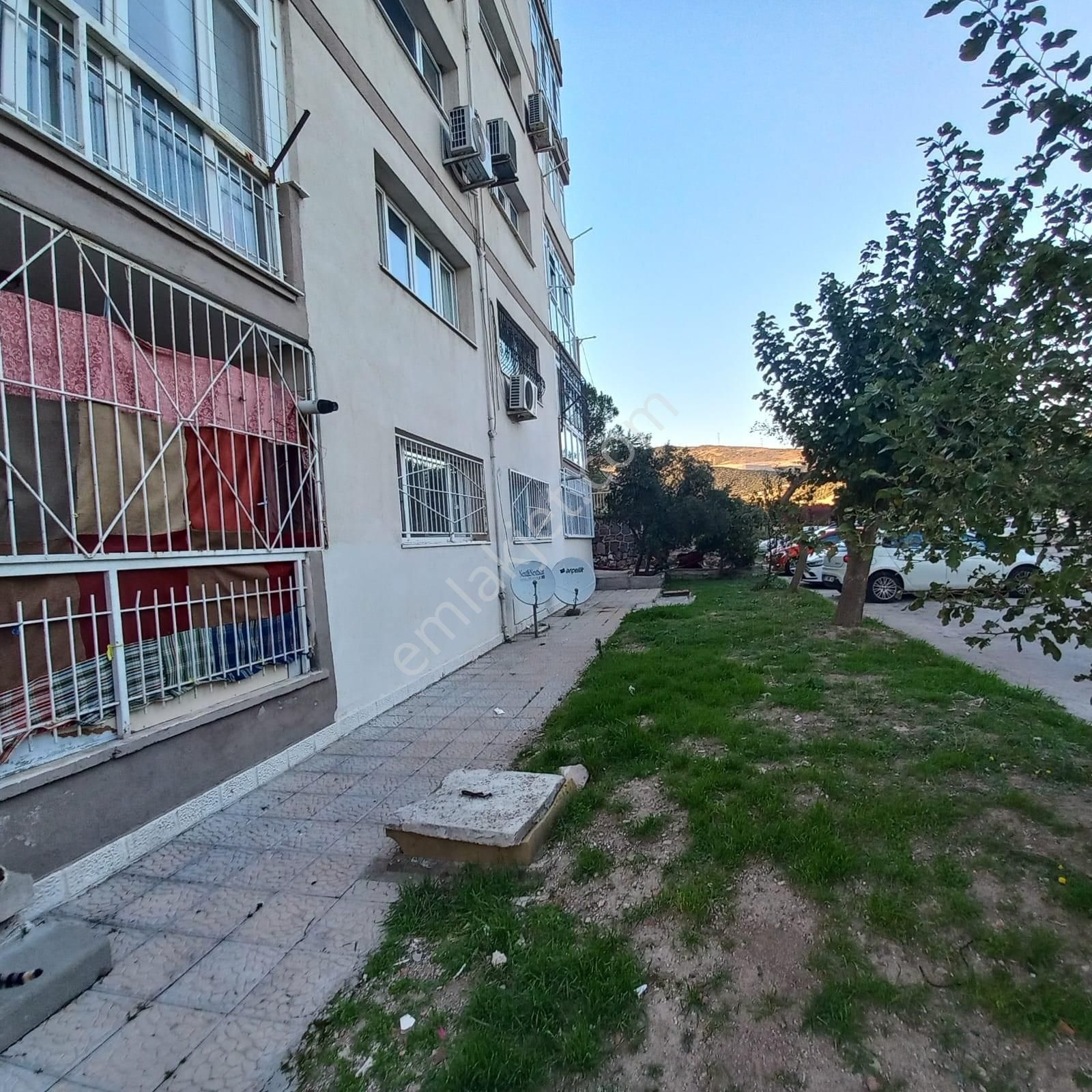 Bornova Evka 4 Mahallesinde Satılık 2+1 Kapalı Mutfak Daire - Görsel 22