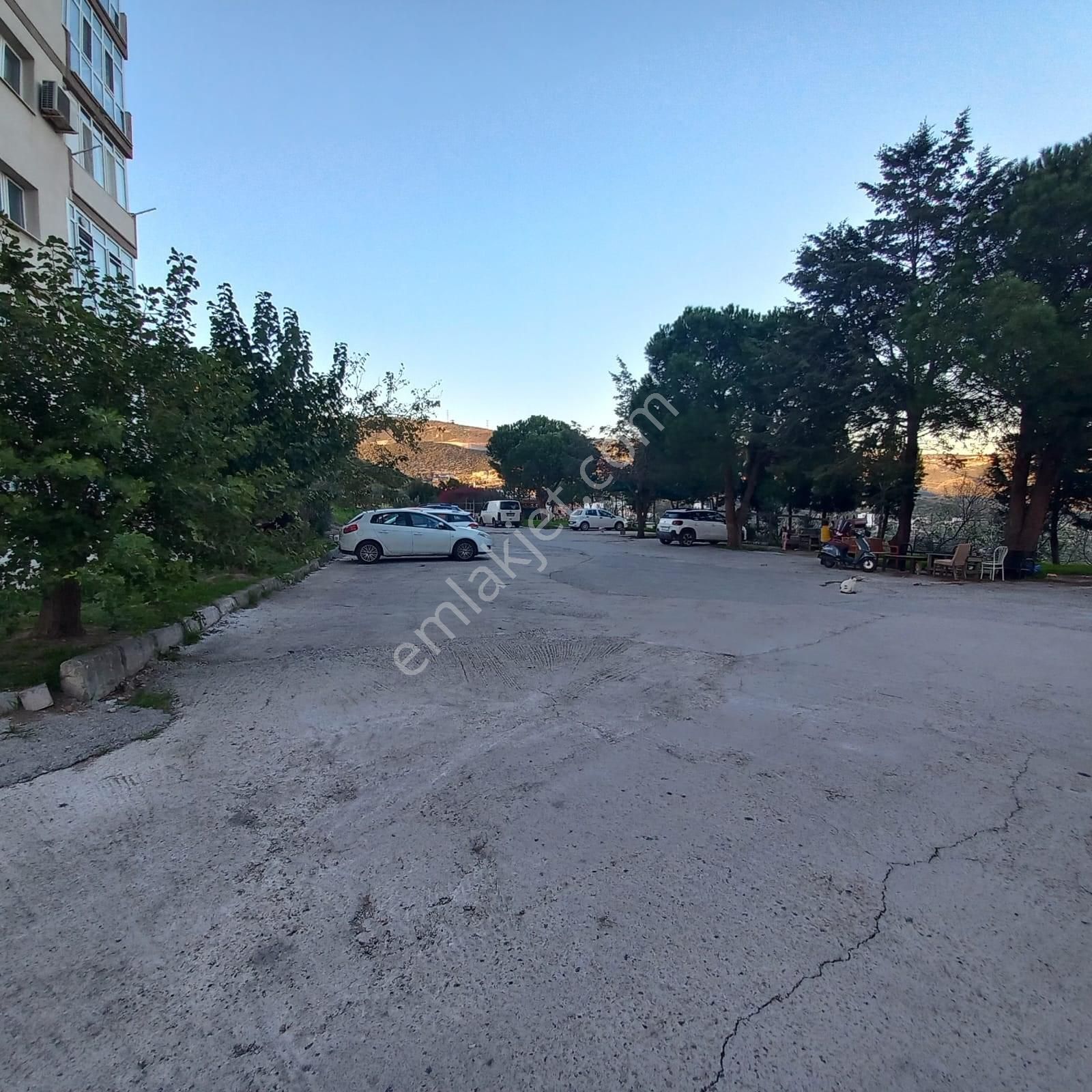 Bornova Evka 4 Mahallesinde Satılık 2+1 Kapalı Mutfak Daire - Görsel 19