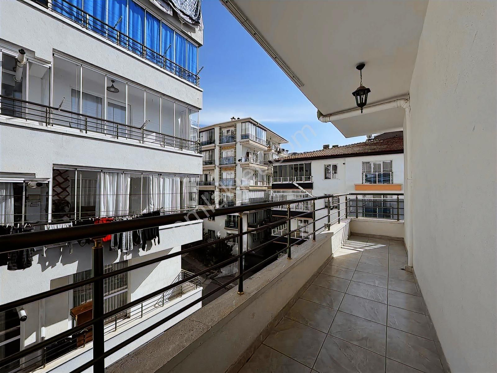 Turyaptan 3+1 Yükseltepede Asansörlü Katta Full Yapılı Ön Cephe - Görsel 17