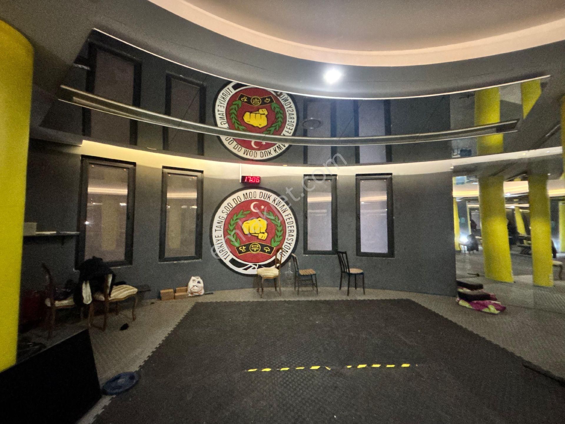 Zekeriyaköy Garanti Koza Çarşısı 400 M2 Kiralık Dükkan