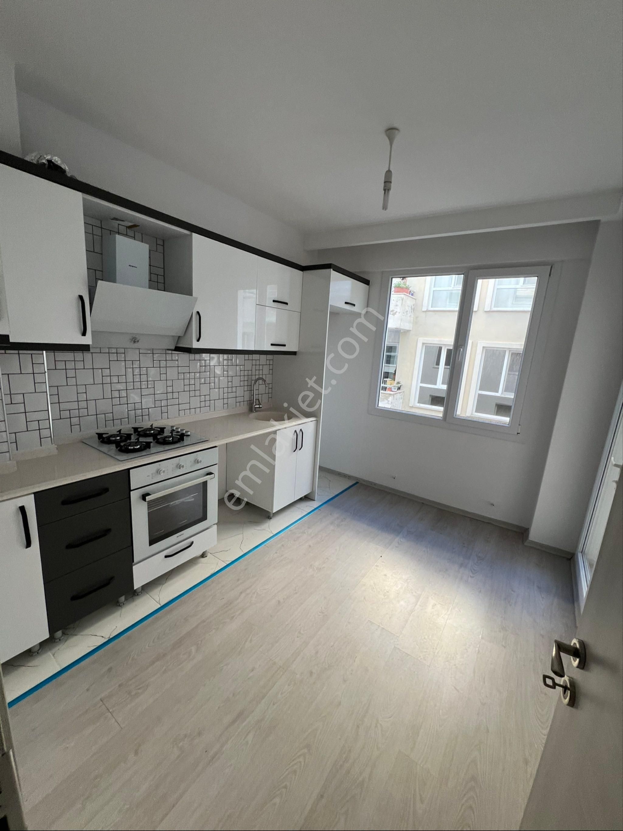 Kusadası Davutlarda Kapalı Mutfaklu 3+1 Daire Satılık - Görsel 3