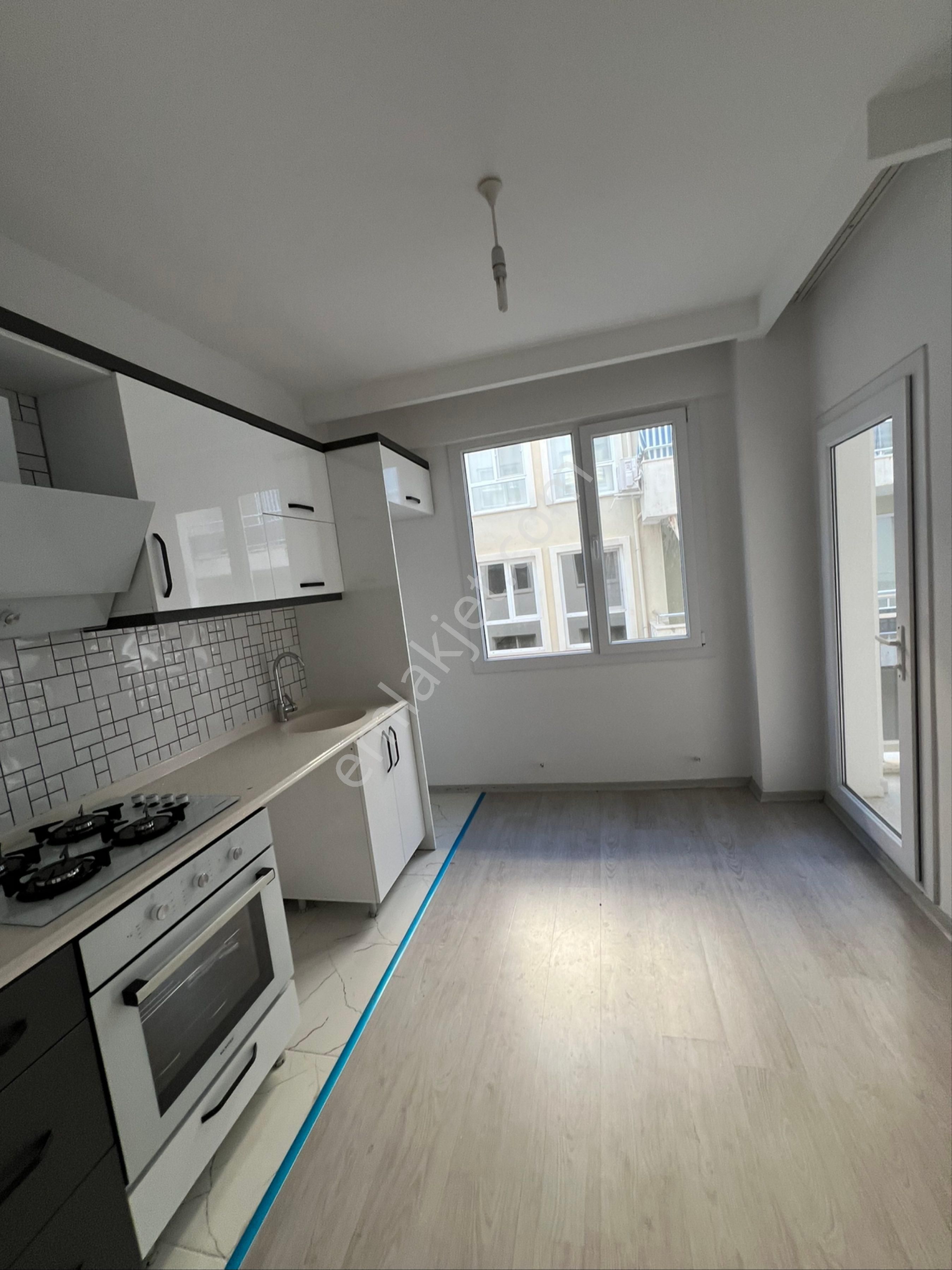 Kusadası Davutlarda Kapalı Mutfaklu 3+1 Daire Satılık