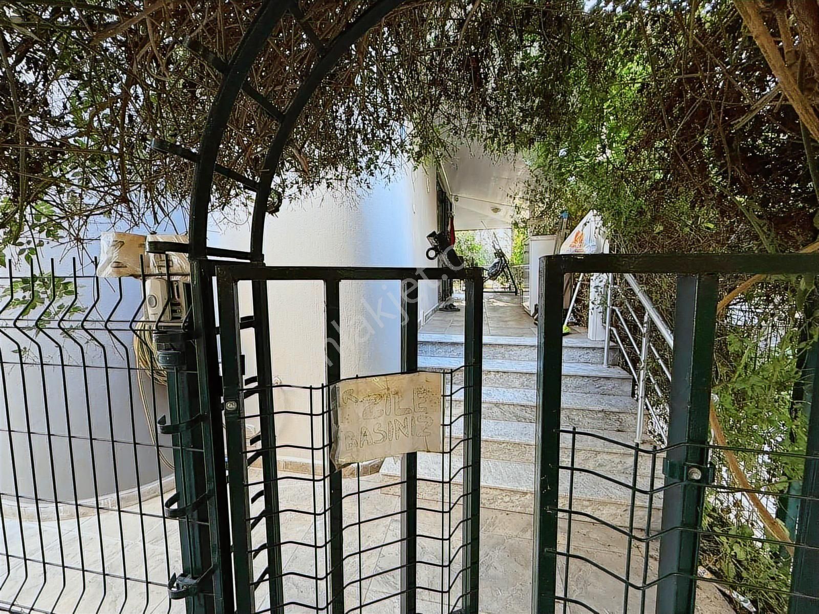 Efeler Mahallesi Aytuna Sitesi'nde 4+1 Eşyalı Satılık Villa - Görsel 3