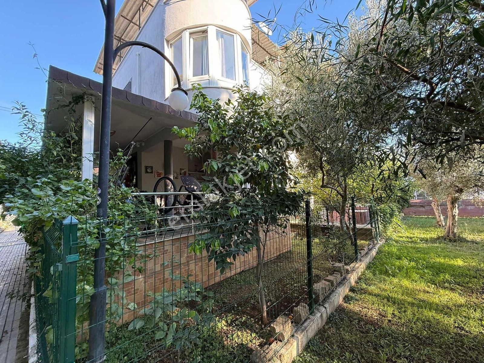 Efeler Mahallesi Aytuna Sitesi'nde 4+1 Eşyalı Satılık Villa