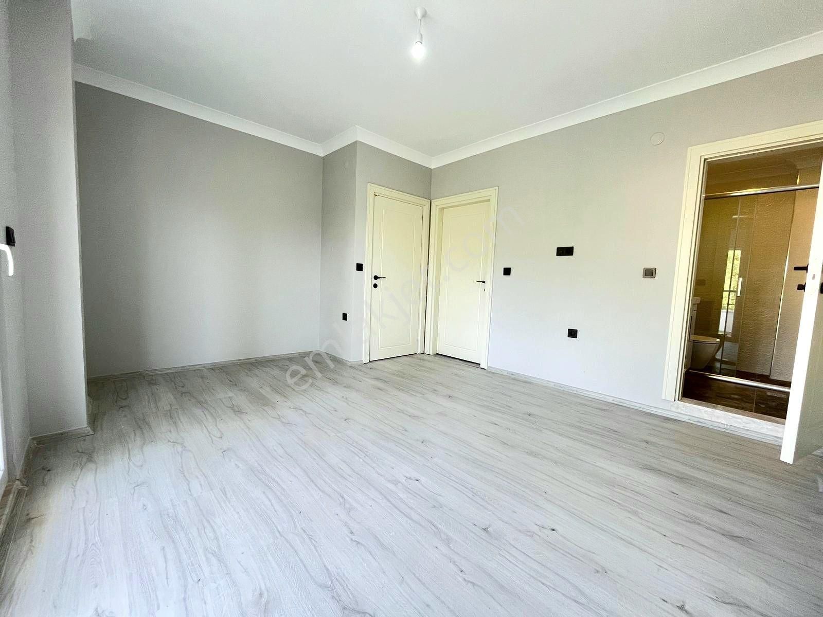 ▶ ▶ Akçay Körfez'den Giriş Katında Odası Olan Muhteşem Manzaralı 5+1 Sıfır Villa - Görsel 15