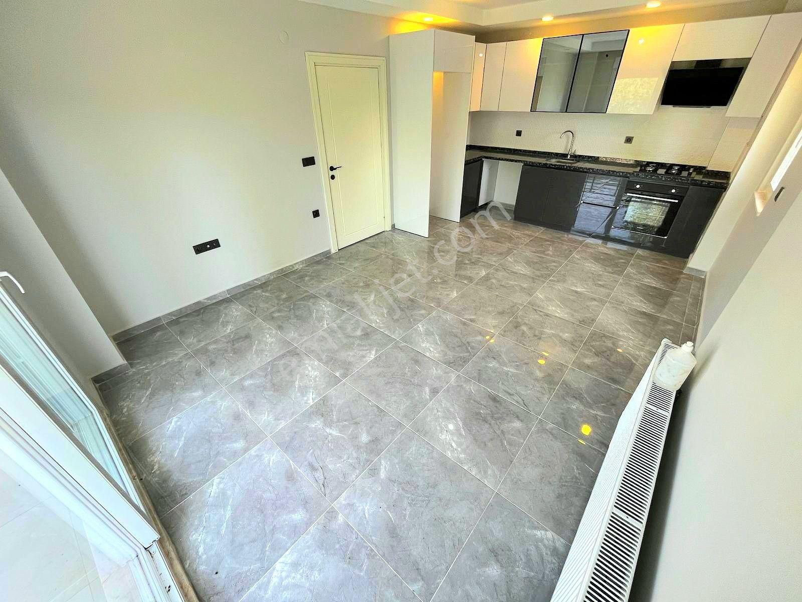 ▶ ▶ Akçay Körfez'den Giriş Katında Odası Olan Muhteşem Manzaralı 5+1 Sıfır Villa - Görsel 11