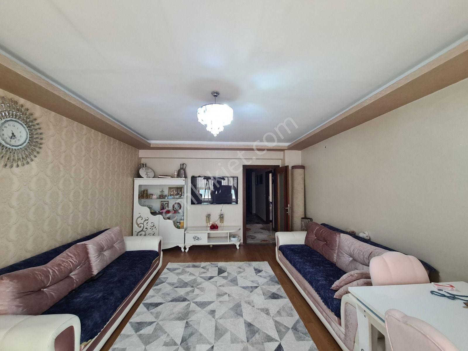 Panoramik Şehir Manzaralı 2 Giriş 2 Mutfaklı Kapalı Teraslı 6+1 - Görsel 3