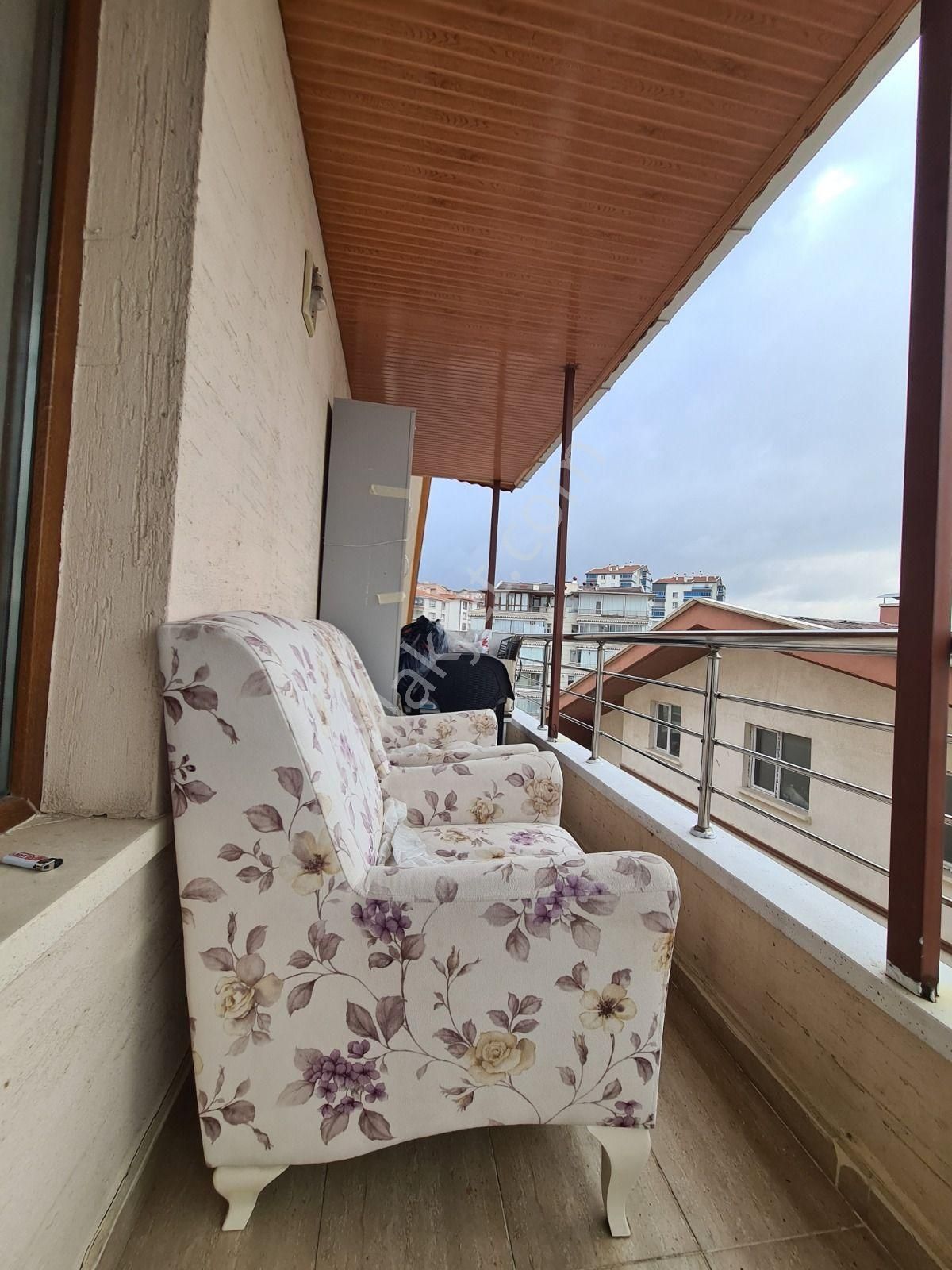 Panoramik Şehir Manzaralı 2 Giriş 2 Mutfaklı Kapalı Teraslı 6+1 - Görsel 33