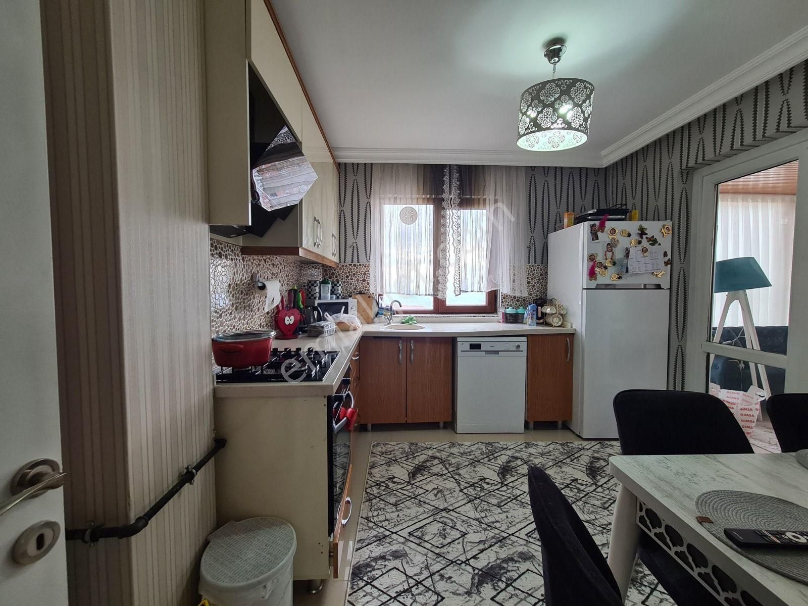 Panoramik Şehir Manzaralı 2 Giriş 2 Mutfaklı Kapalı Teraslı 6+1 - Görsel 23