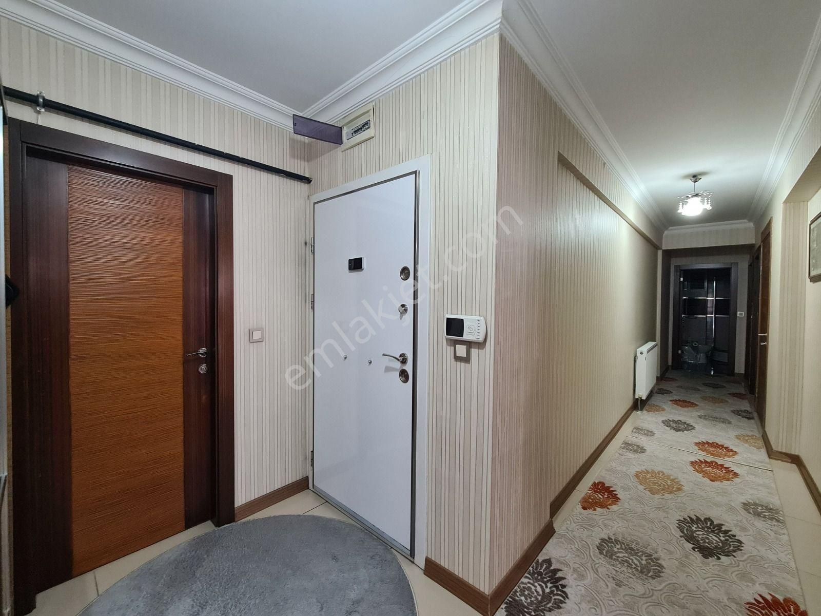 Panoramik Şehir Manzaralı 2 Giriş 2 Mutfaklı Kapalı Teraslı 6+1 - Görsel 6