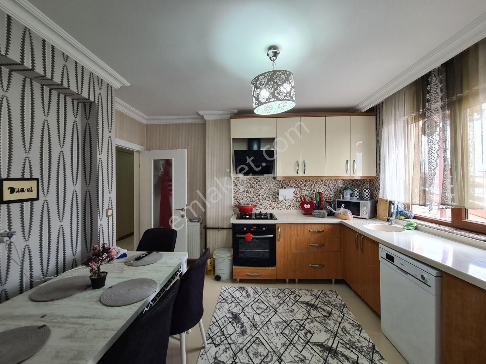 Panoramik Şehir Manzaralı 2 Giriş 2 Mutfaklı Kapalı Teraslı 6+1 - Görsel 25