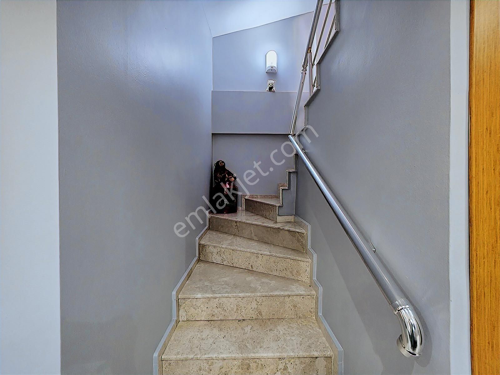 Yeni Foça Genç Bina, Masrafsız, Teraslı Ve Hobi Bahçeli Satılık - Görsel 8