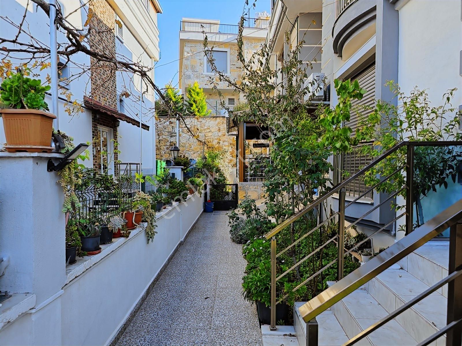 Yeni Foça Genç Bina, Masrafsız, Teraslı Ve Hobi Bahçeli Satılık - Görsel 3