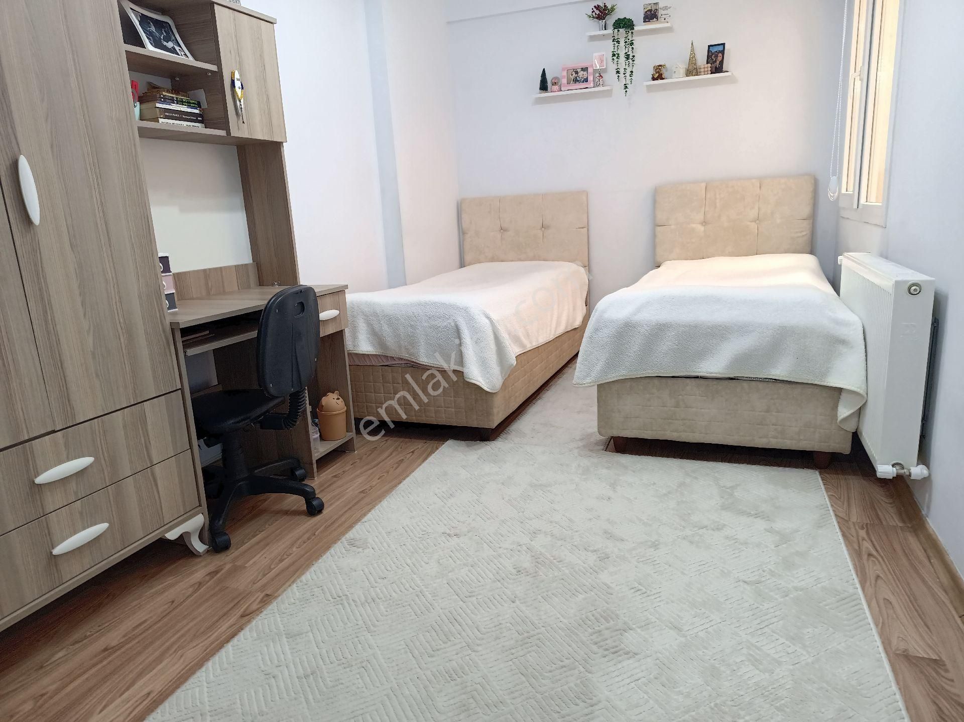 Buket Emlaktan Satılık 2+1 Daire En Üst Kat Doğalgazlı Ayrı V.c.li - Görsel 4