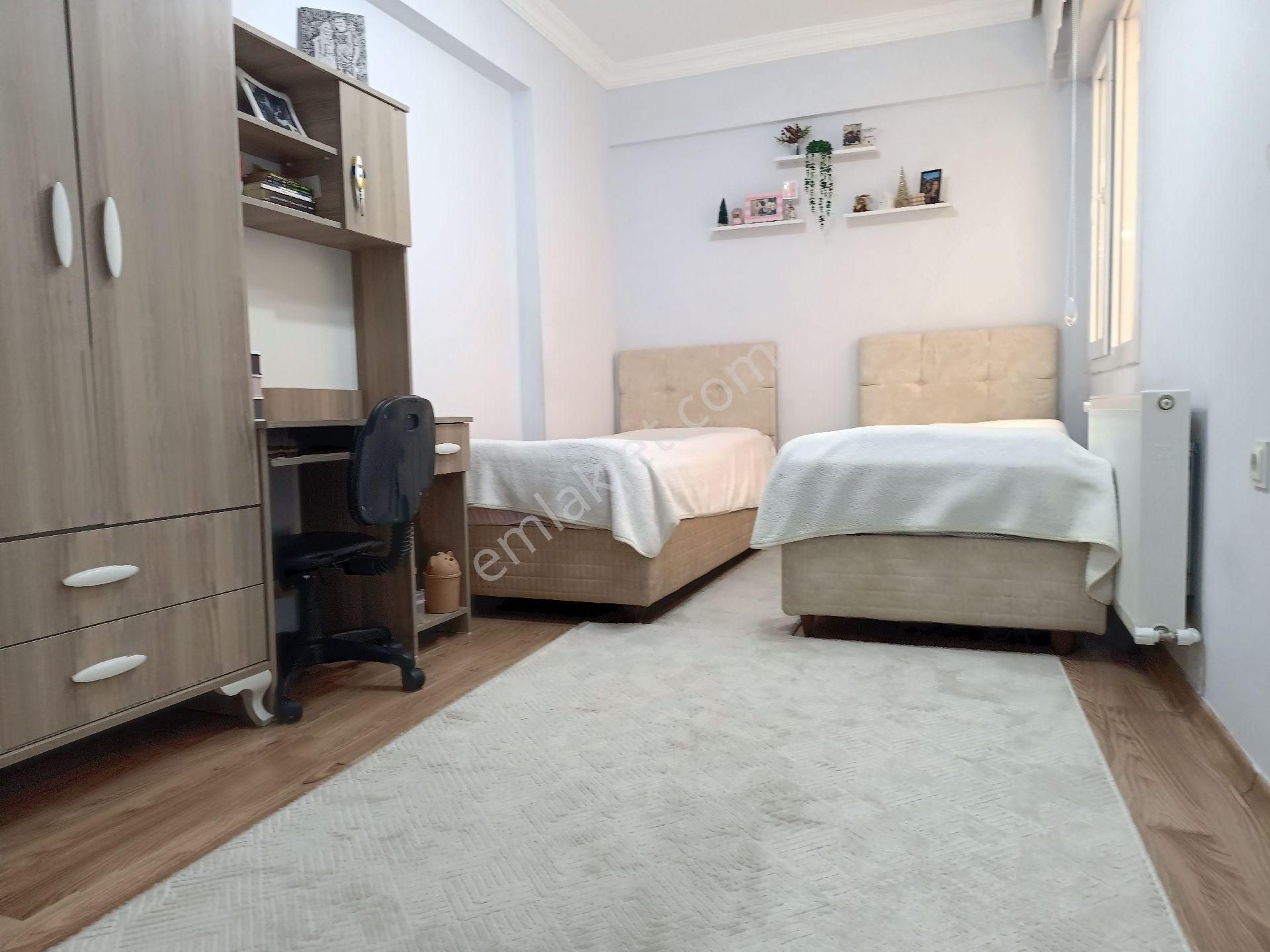 Buket Emlaktan Satılık 2+1 Daire En Üst Kat Doğalgazlı Ayrı V.c.li - Görsel 5