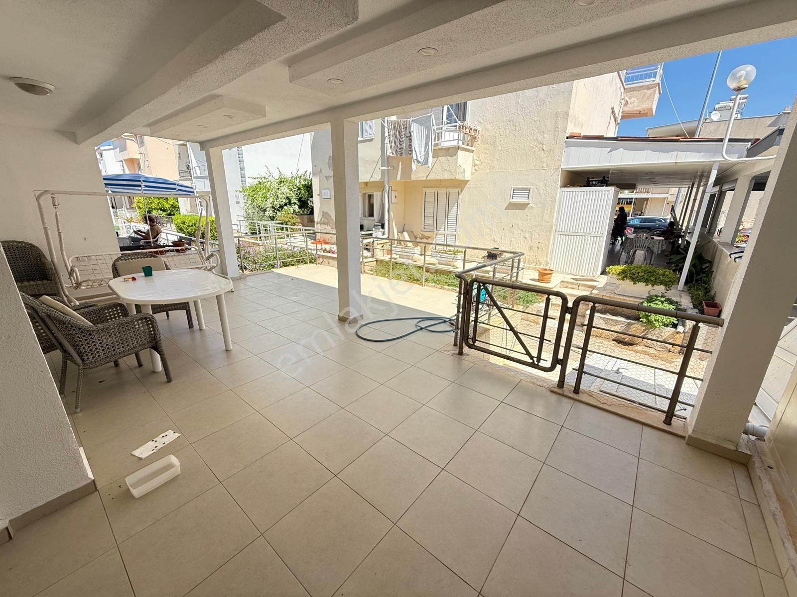 Denize Sıfır Sitede Satılık 3+1 Triplex Yazlık