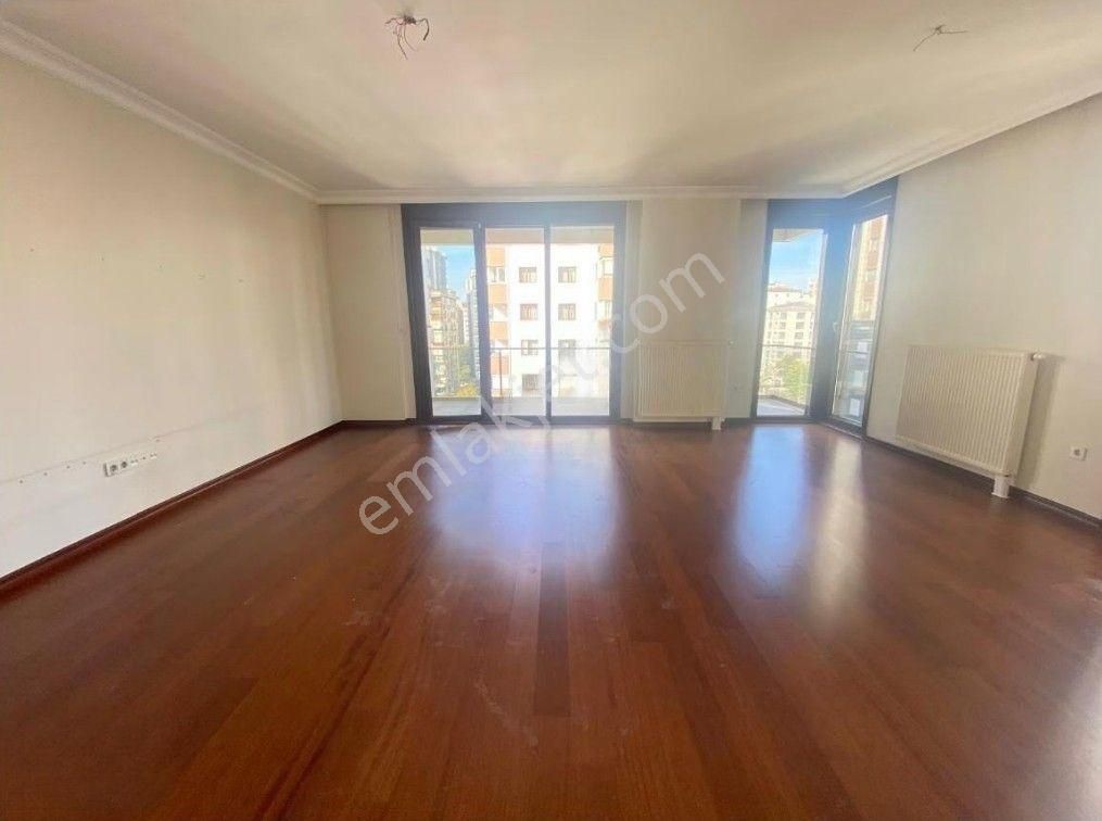 Boş... Erenköy İstasyonda Boş Balkon Giyinme Odalı 170 M2 4+1 - Görsel 2