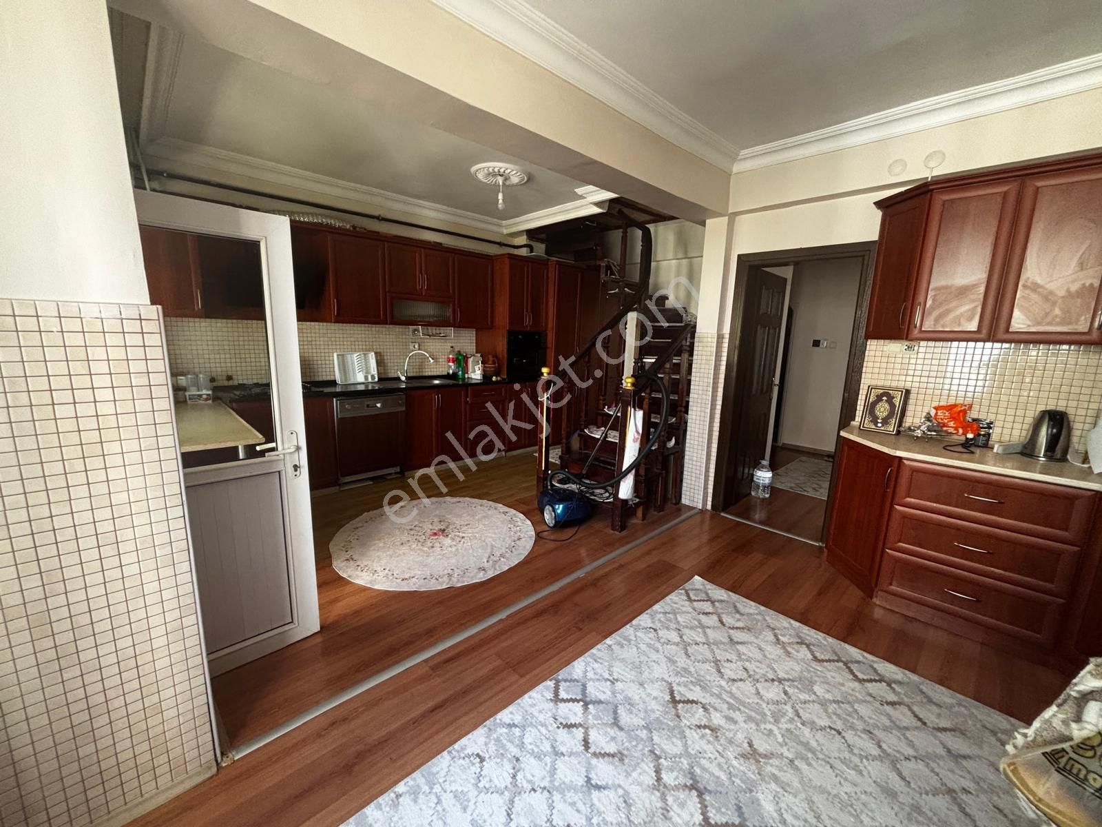 İsa Kavak Gayrimenkul’den Satılık 4+2 Geniş Daire – Meram/kovanağzı