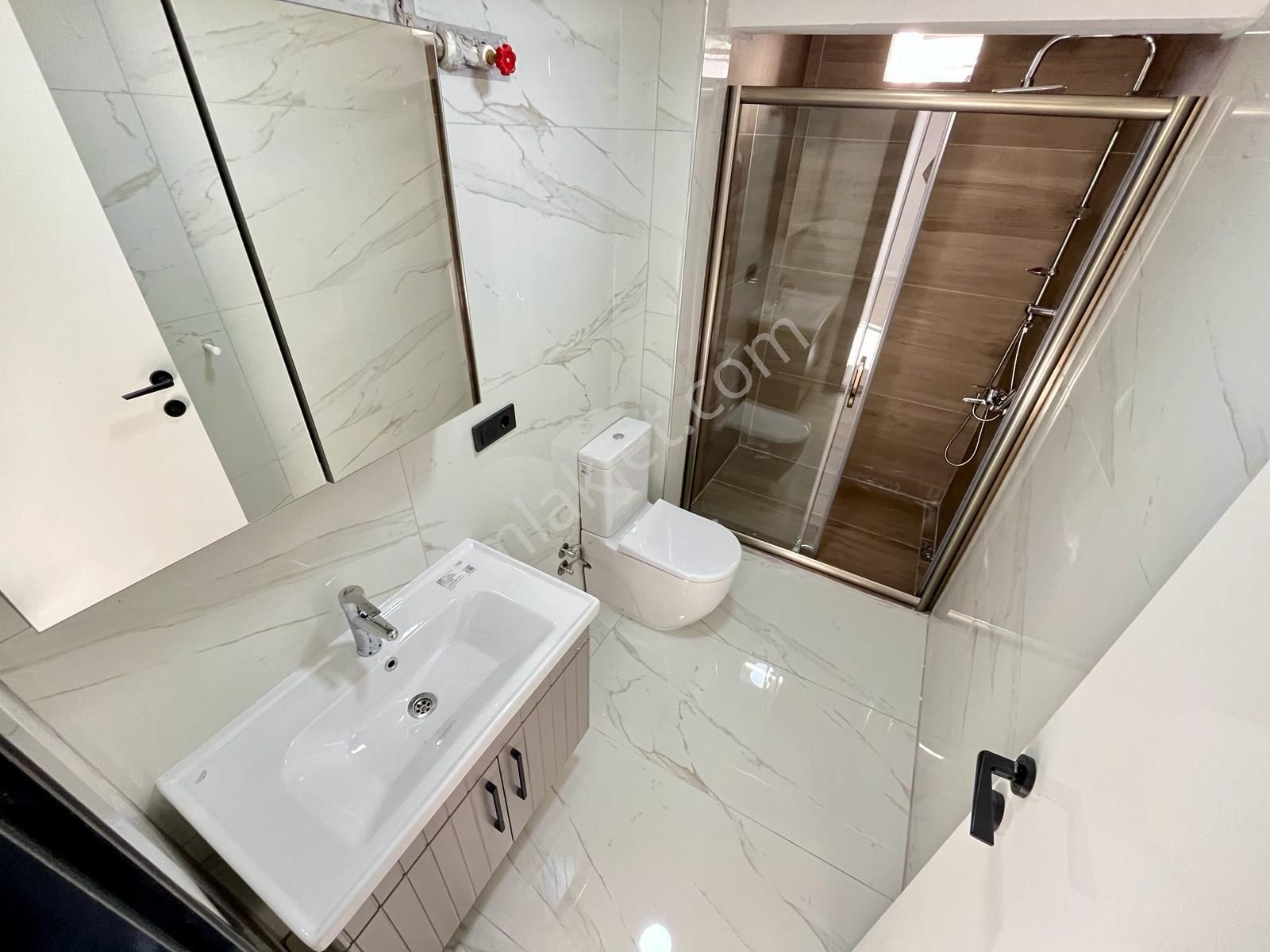Akçay Sezgin Emlaktan Bahçe Kullanımlı Denize Yakın Satılık 2+1 - Görsel 15