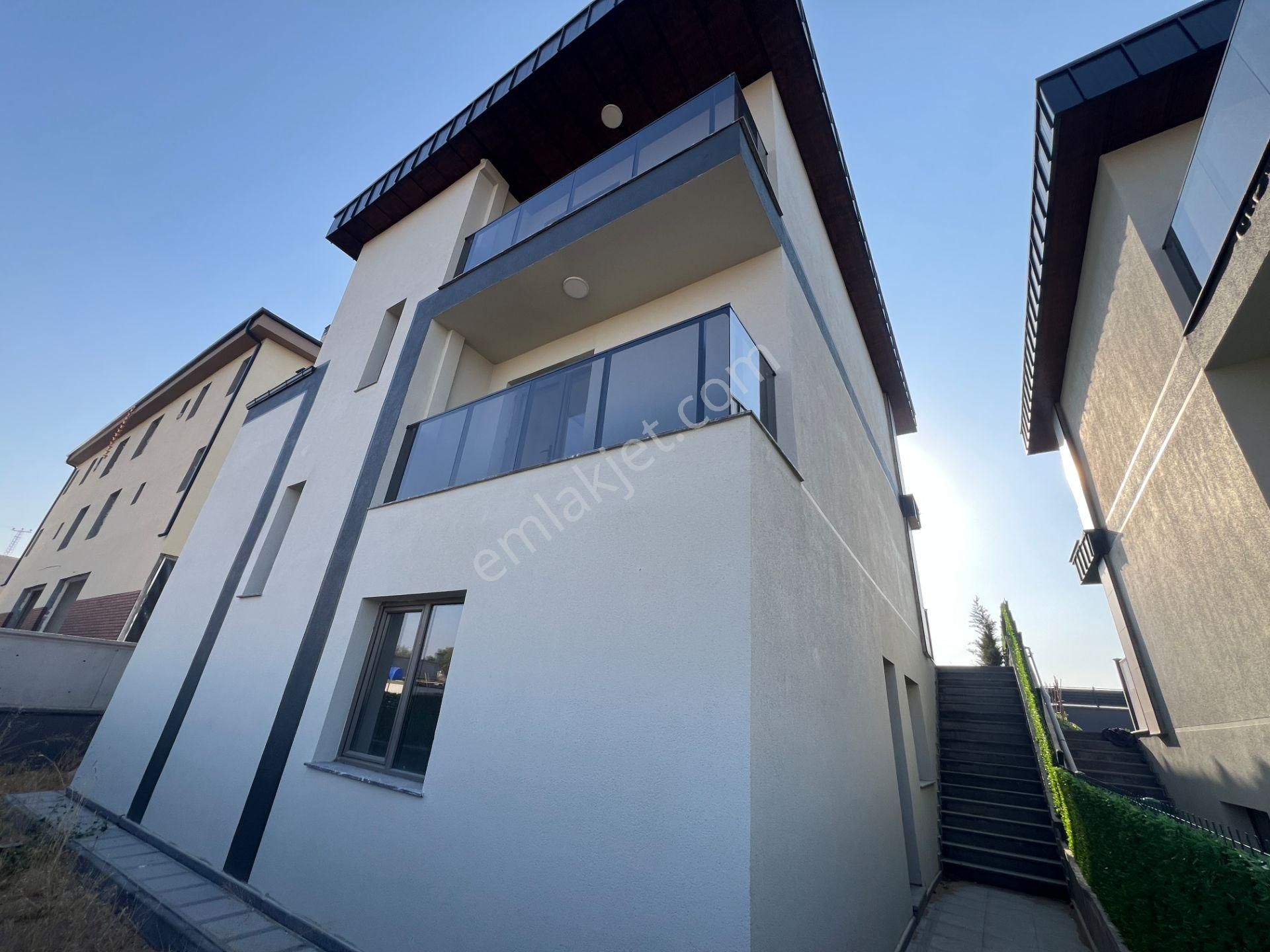 Etimesgut Yeni Baglıca Mah 3katlı Saunalı Ozel Hamamlı 5+1 Villa - Görsel 23