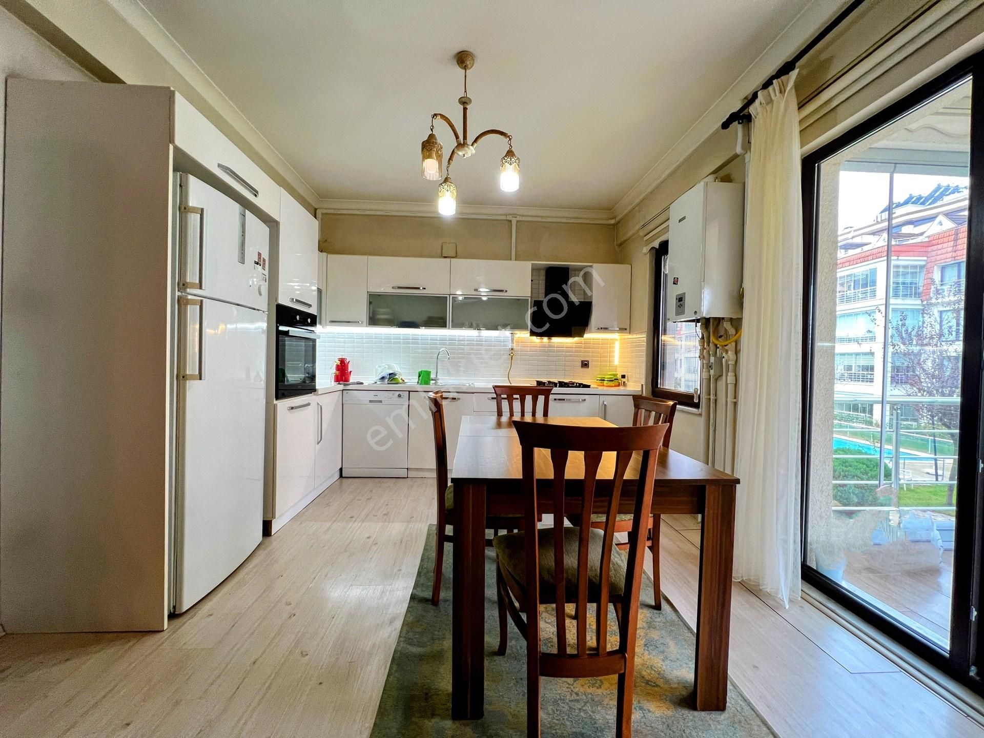 Yomra Kaşüstü'nde Kiralık 3+1 Lüks Daire, 170 M², Doğa Manzaralı, Site İçinde - Görsel 22