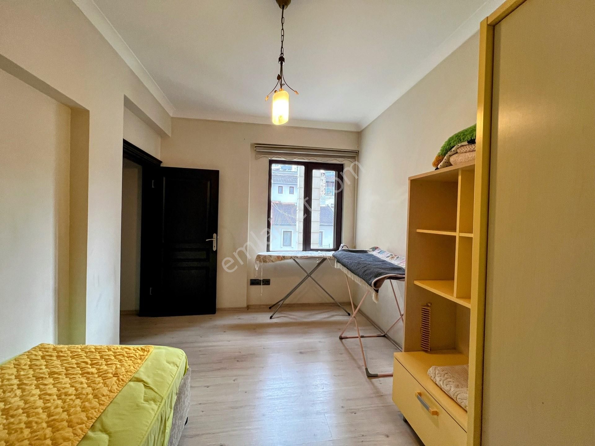 Yomra Kaşüstü'nde Kiralık 3+1 Lüks Daire, 170 M², Doğa Manzaralı, Site İçinde - Görsel 14