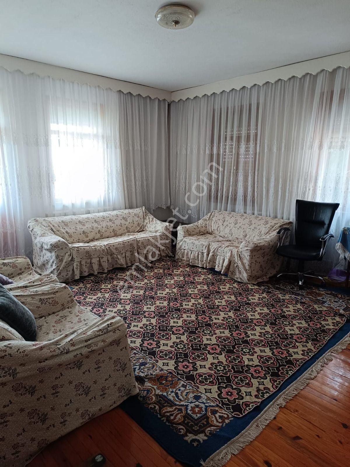 Beyşehir Bahçelievler Mahallesinde Satılık Fırsat Daire 3+1