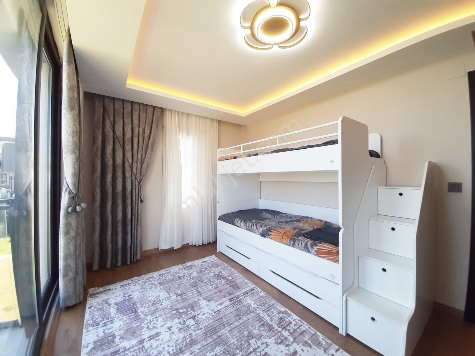 Bayram Hacılı'da Panaromik Göl Manzaralı Bağımsız Ultra Lüx Sıfır 4+1 Villa !!! - Görsel 14