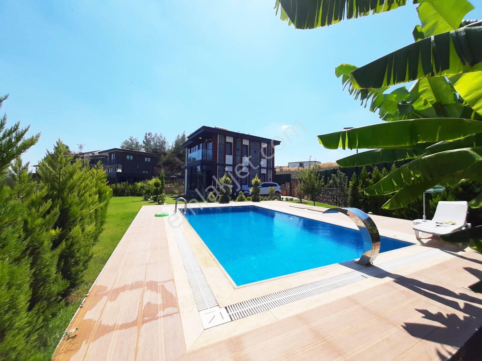 Bayram Hacılı'da Panaromik Göl Manzaralı Bağımsız Ultra Lüx Sıfır 4+1 Villa !!! - Görsel 2