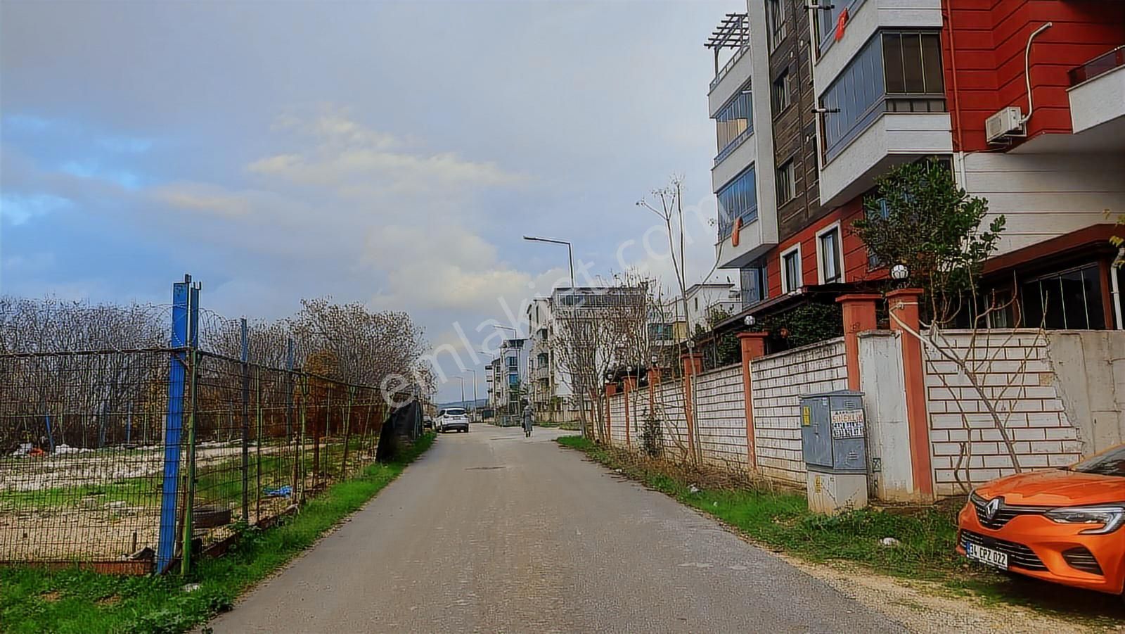 Çalı Merkezde Etrafı Çevrili Kiralık 866 M2 Arazi