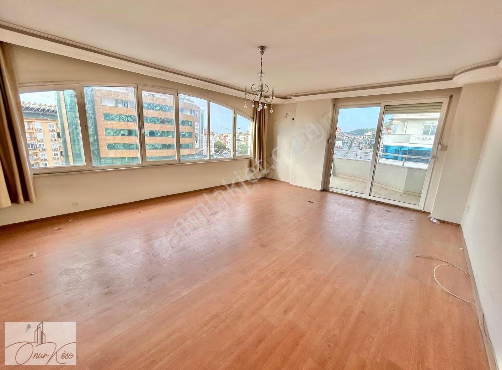 Alanya Merkezde Ofis/daire Kullanımına Uygun 4+1 Satılık Daire - Görsel 21