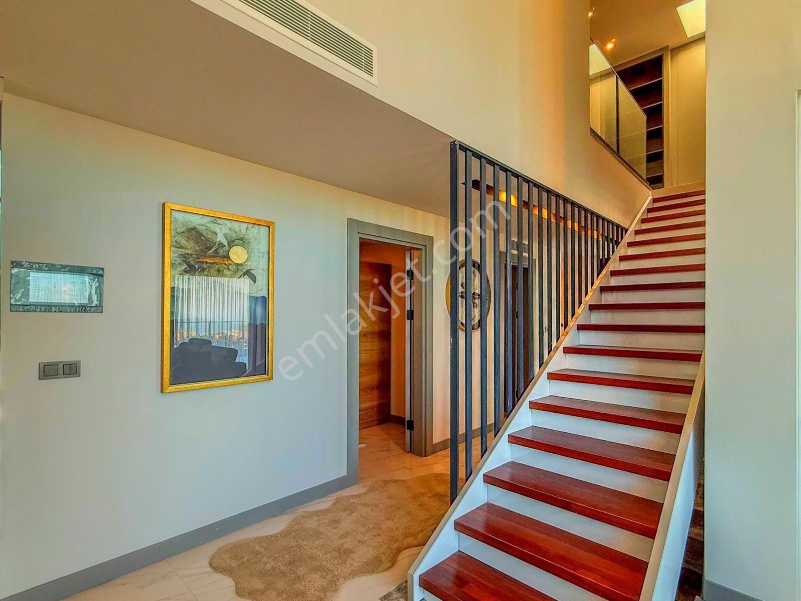 Kuşadası Merkezde Özel Açık Ve Kapalı Havuzlu Ultra Lüks Sıfır Villa - Görsel 15