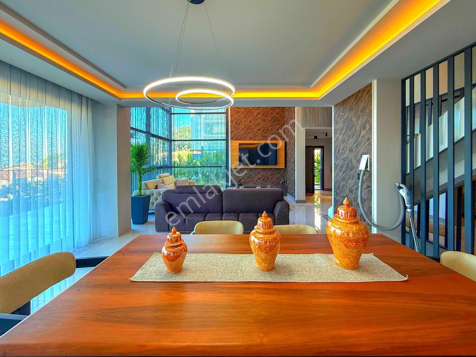 Kuşadası Merkezde Özel Açık Ve Kapalı Havuzlu Ultra Lüks Sıfır Villa - Görsel 11