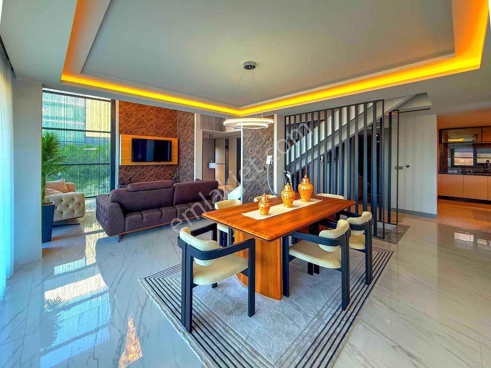 Kuşadası Merkezde Özel Açık Ve Kapalı Havuzlu Ultra Lüks Sıfır Villa - Görsel 10