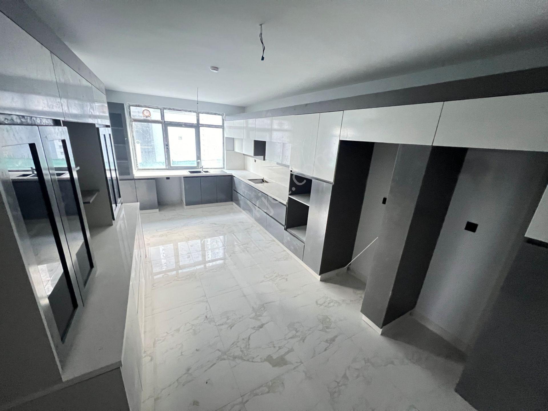 Baglıcada 550m2 3katlı Turk Hamamlı İçten Asansörlü 6+1 Villa - Görsel 3