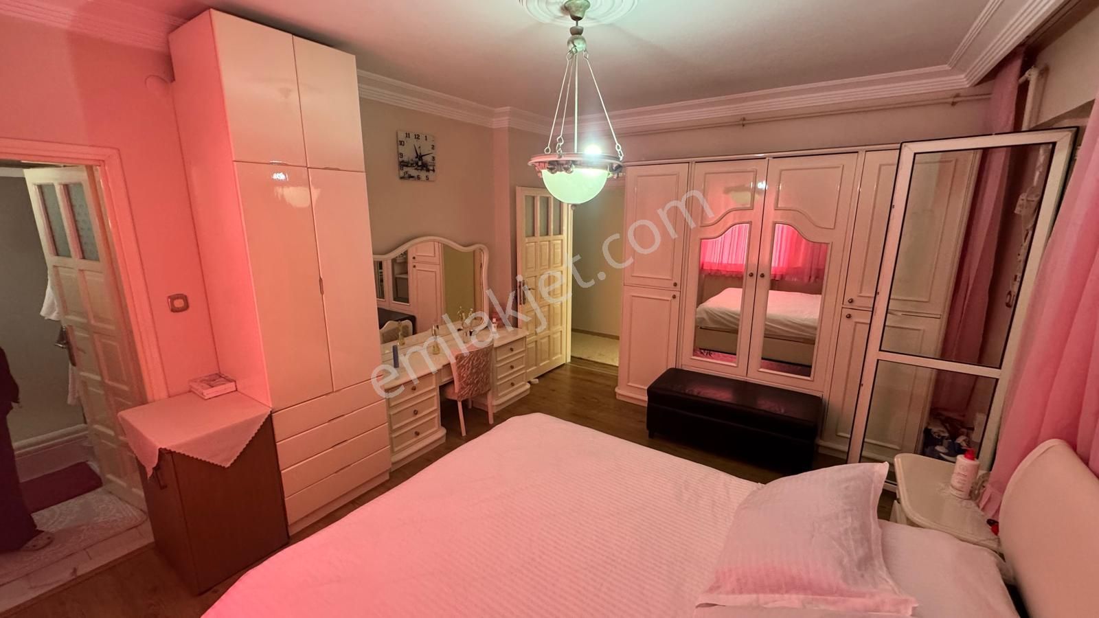 İz'den Merkezi Lokasyon'da Geniş Oturumlu 4+1 Satılık Daire - Görsel 11