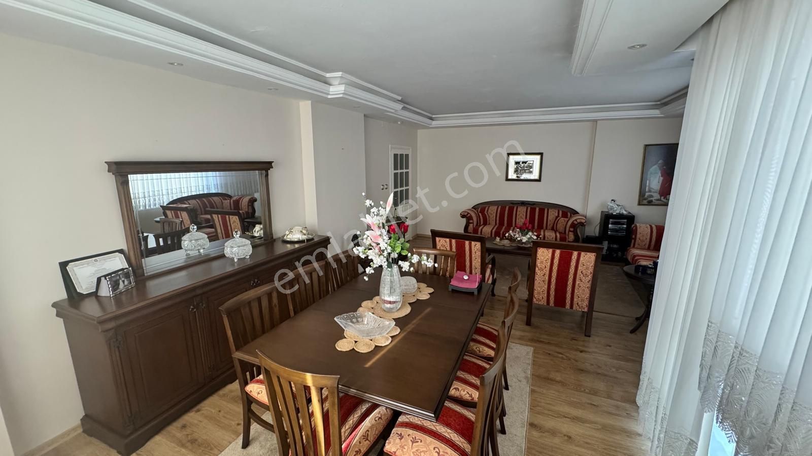 İz'den Merkezi Lokasyon'da Geniş Oturumlu 4+1 Satılık Daire - Görsel 3