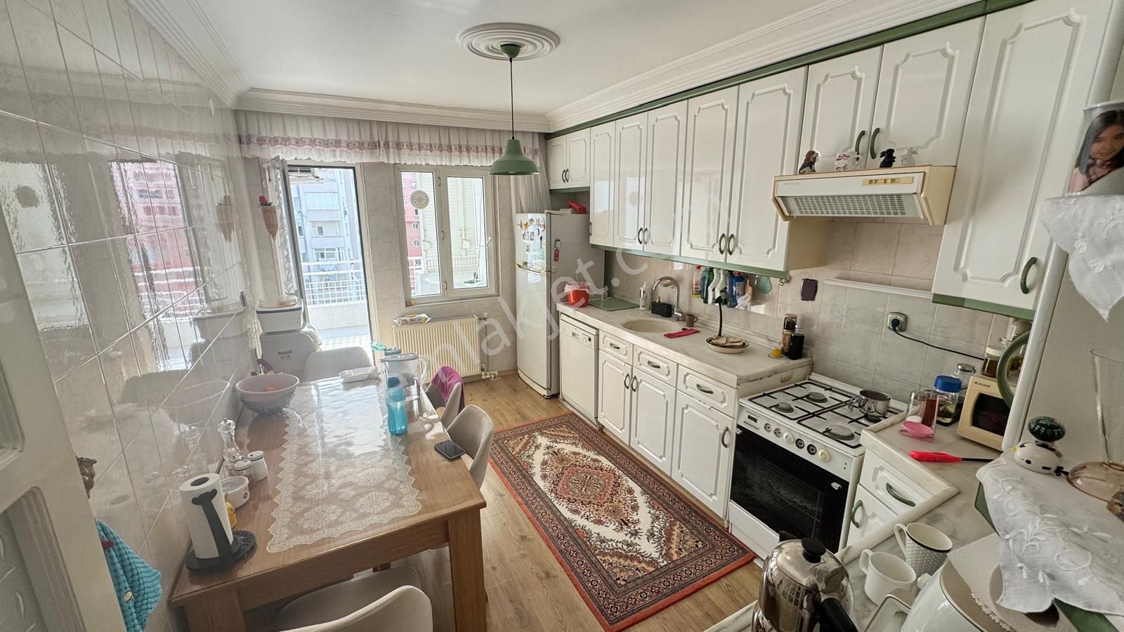 İz'den Merkezi Lokasyon'da Geniş Oturumlu 4+1 Satılık Daire - Görsel 4