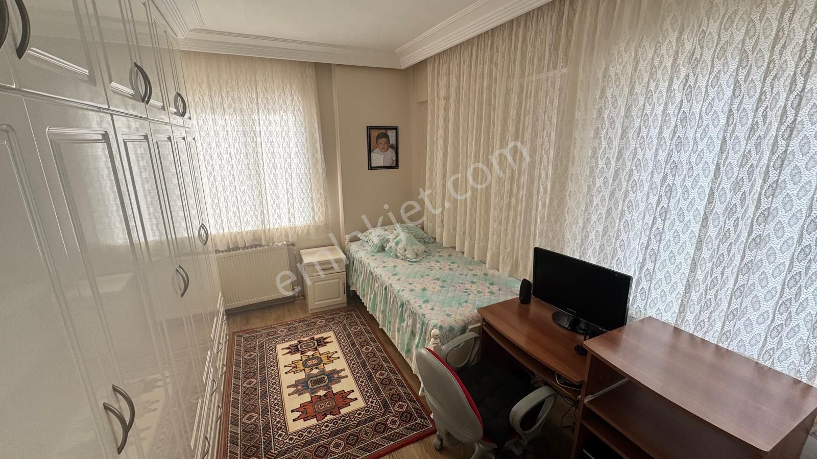 İz'den Merkezi Lokasyon'da Geniş Oturumlu 4+1 Satılık Daire - Görsel 16