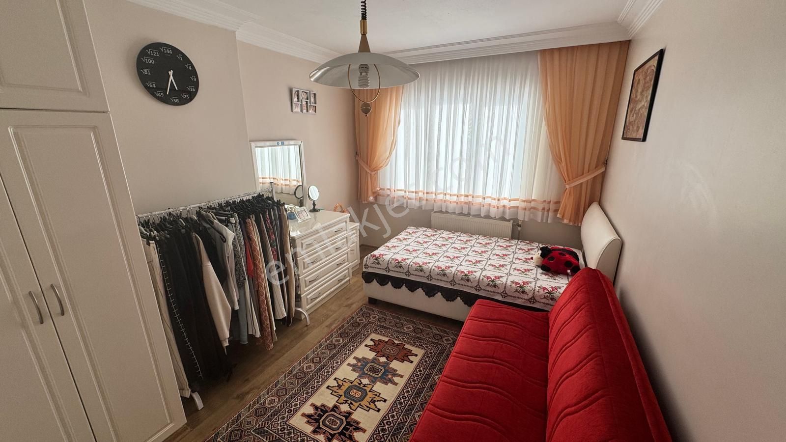 İz'den Merkezi Lokasyon'da Geniş Oturumlu 4+1 Satılık Daire - Görsel 13