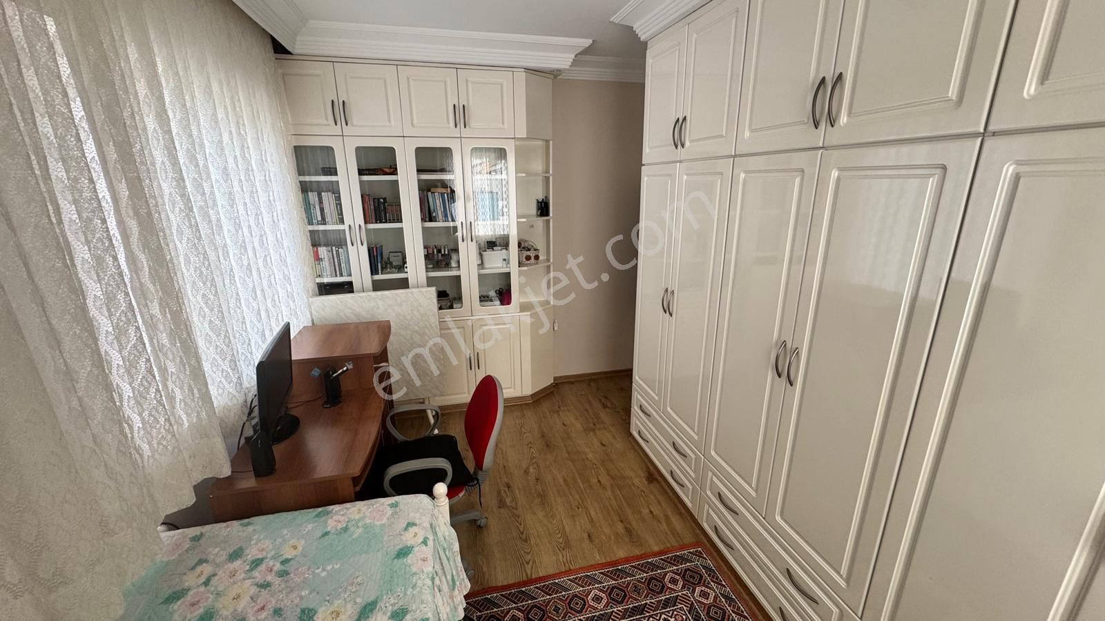 İz'den Merkezi Lokasyon'da Geniş Oturumlu 4+1 Satılık Daire - Görsel 15