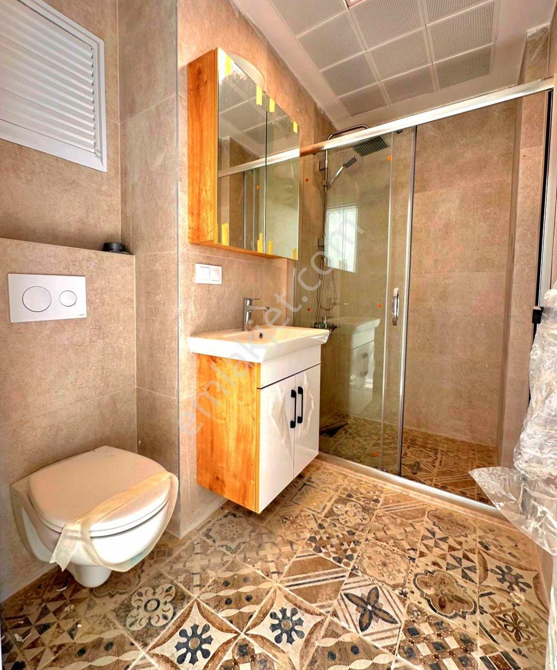 Kuşadası Sahil Sitelerinde Havuzlu Sitede 3+1 Bahçeli Sıfır Villa - Görsel 27